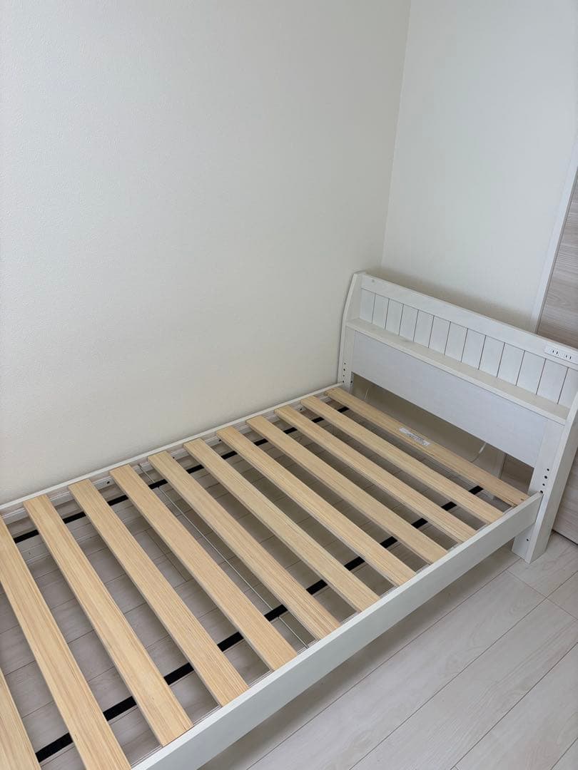 【送料無料(たのメル便)】ニトリ　ホワイト シングルベッドフレーム 木製