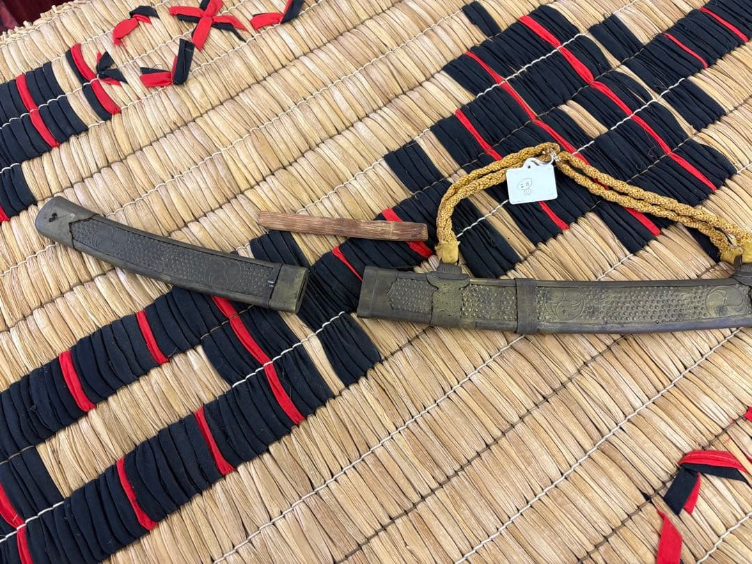 アイヌ　タンネプイコロ　覆輪太刀　刀装具　太刀拵　イコロ　エムシ　三ツ巴紋　竹光