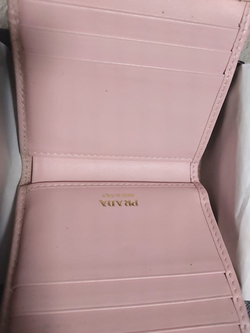 PRADA サフィアーノタブ 二つ折り財布 ピンク