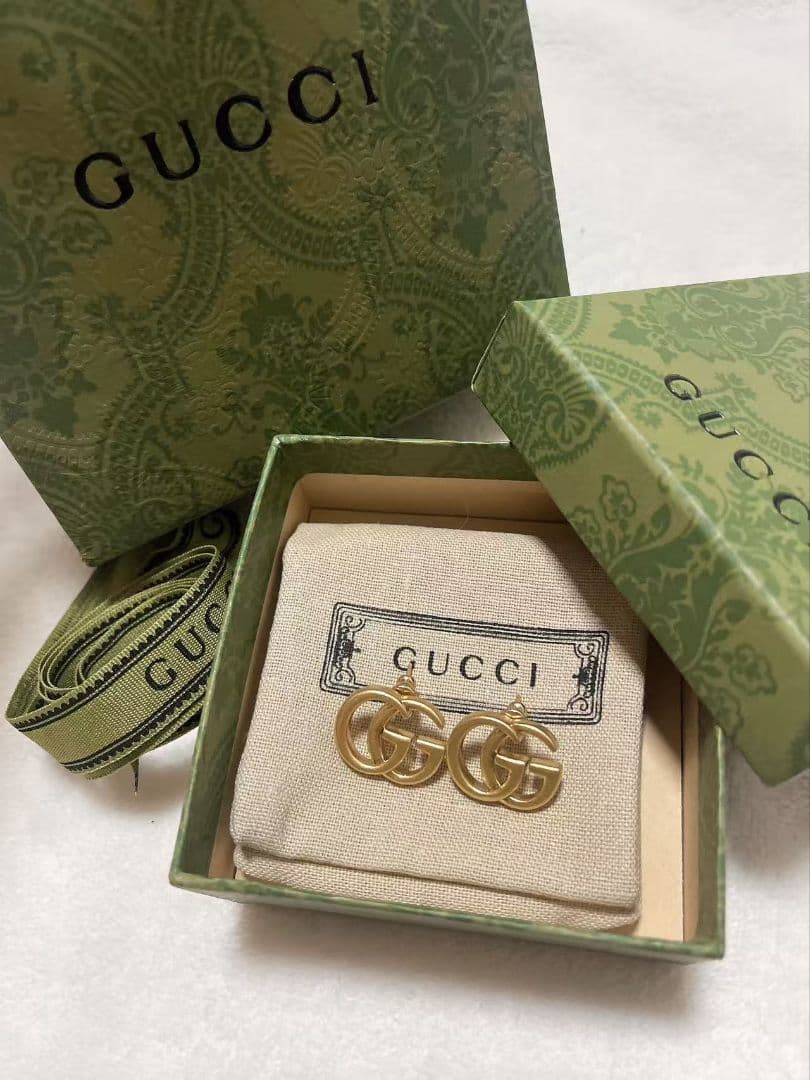 グッチ ピアス 両耳 GG ロゴ スタッズ ピアス