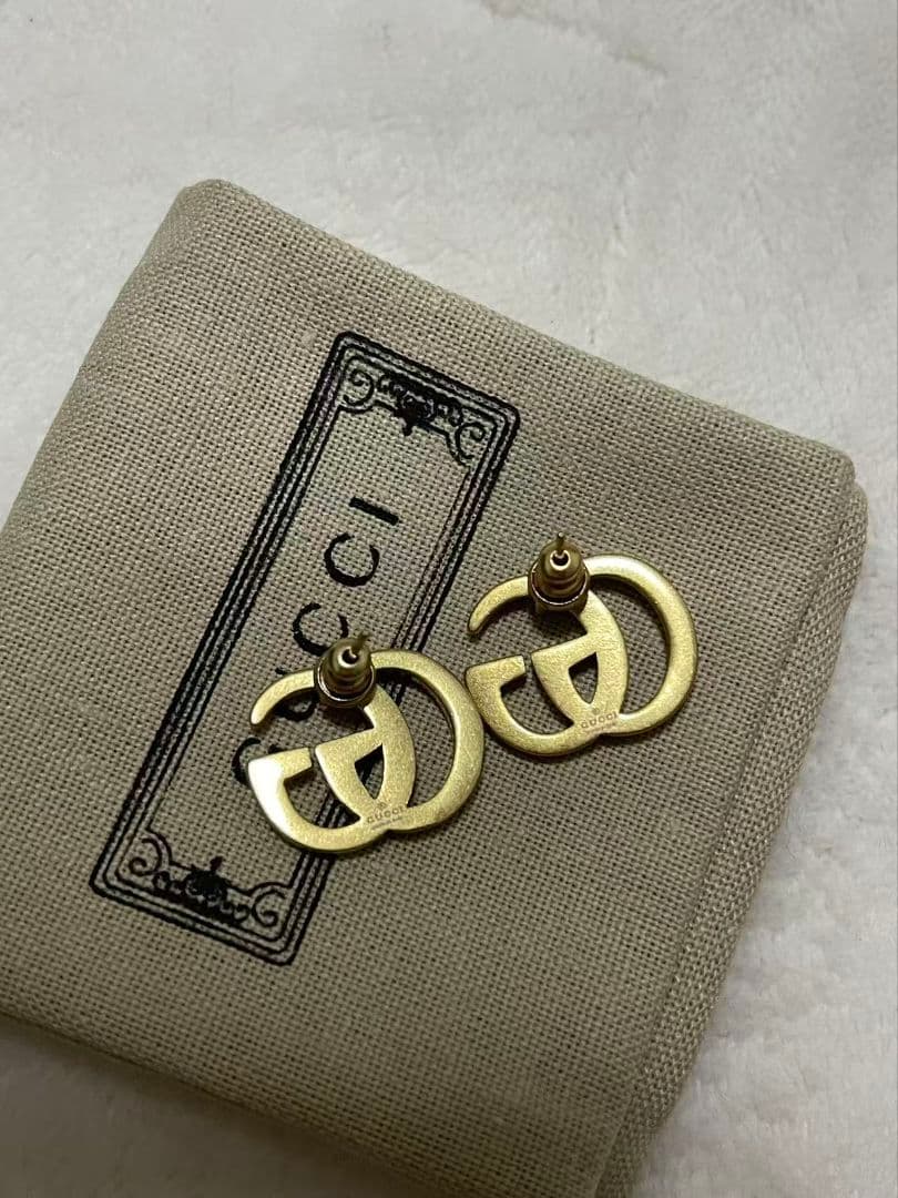 グッチ ピアス 両耳 GG ロゴ スタッズ ピアス