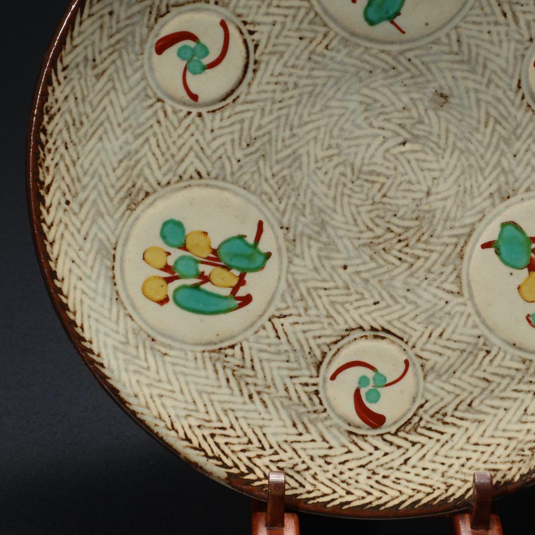 人間国宝　島岡達三　象嵌赤絵草花皿∅24　共箱　縄文象嵌　R1633ラ3