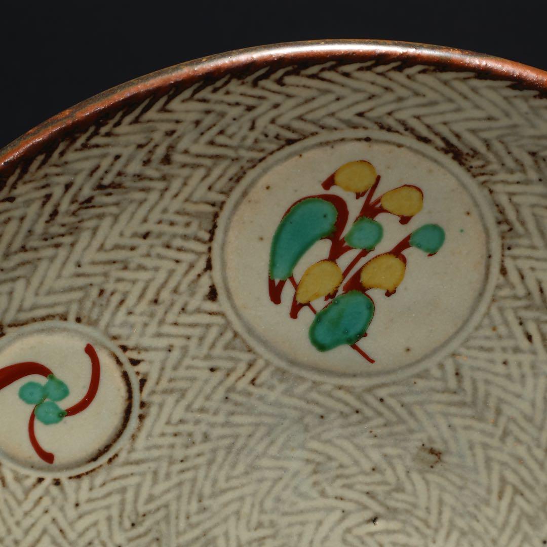 人間国宝　島岡達三　象嵌赤絵草花皿∅24　共箱　縄文象嵌　R1633ラ3