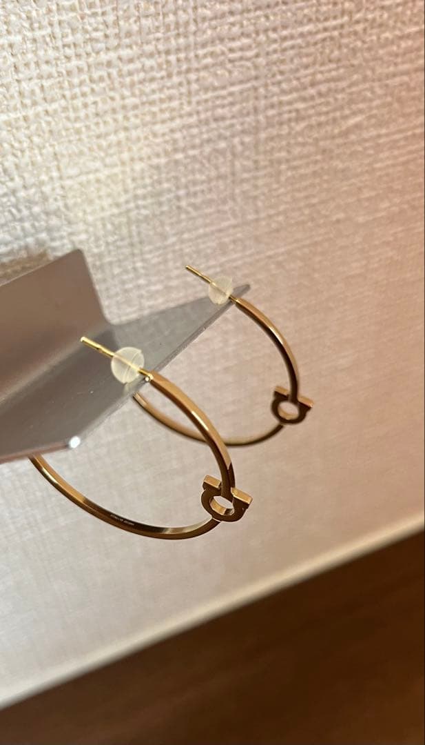 サルヴァトーレ・フェラガモ　ガンチーニ　フープピアス