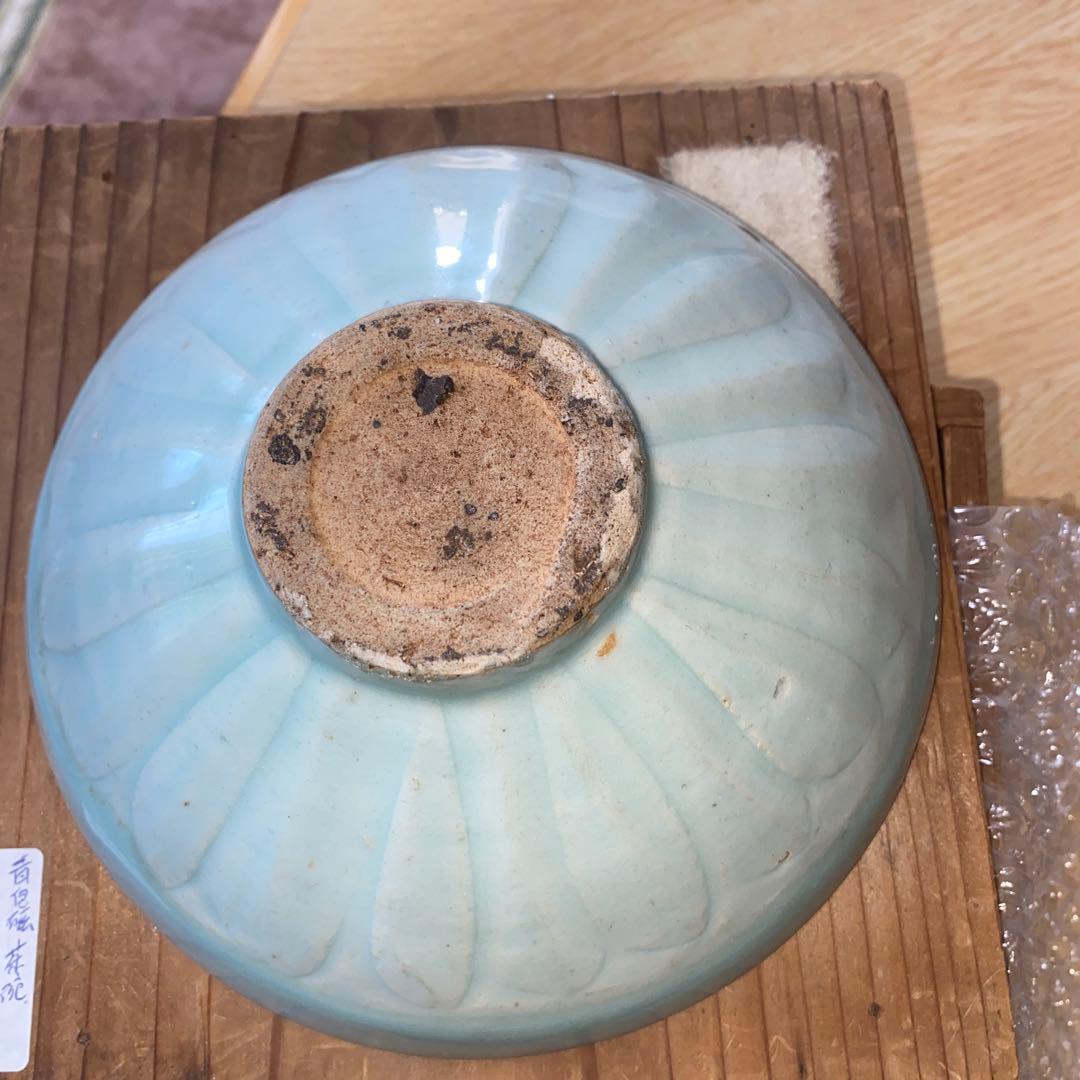 青白磁蓮弁紋碗　龍泉窯　南宋時代