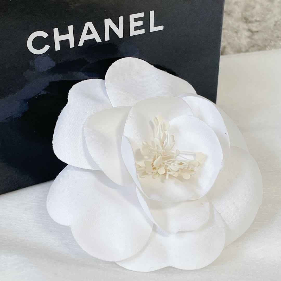 CHANEL シャネル　箱付　カメリア　コサージュブローチ　フォーマル　白
