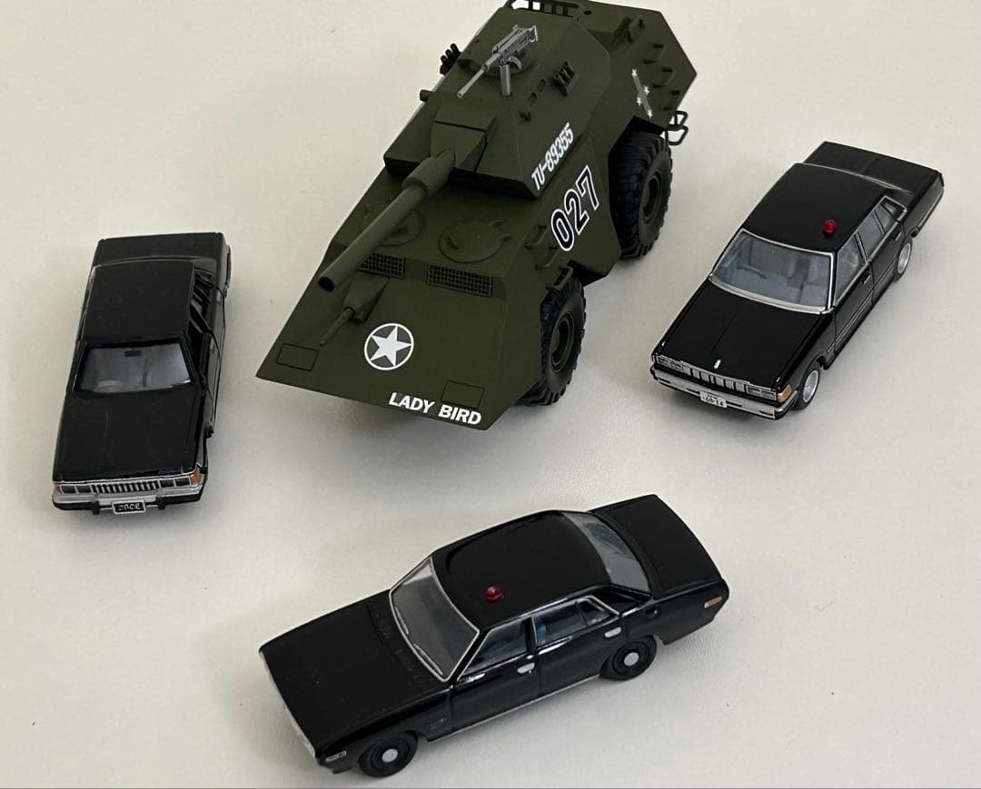 トミカリミテッドヴィンテージ 西部警察 多目的装甲車 覆面パトカー3台付セット