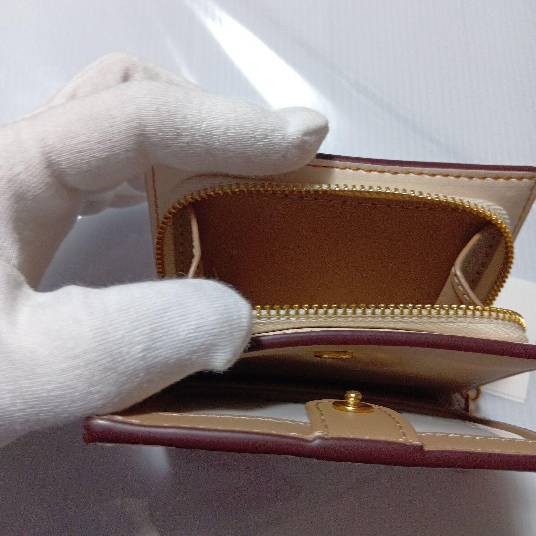 新品未使用COACH イチゴ柄 二つ折り財布