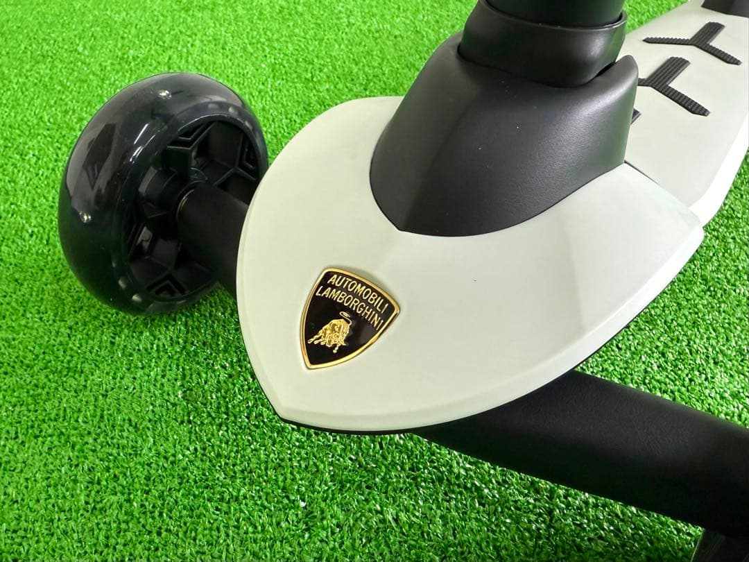 新品未使用 ランボルギーニ 三輪キックスクーター｜着脱式シート付き・高さ調整可能