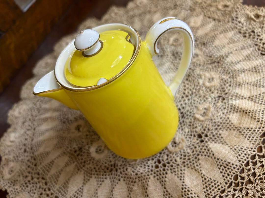 初期のパラゴン 希少なスターチャイナ時代 黄色と金彩のポット 美品 星マーク