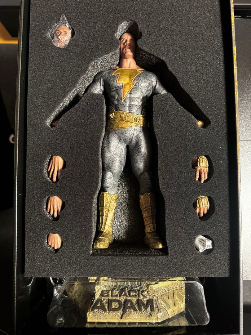 ホットトイズ　ブラックアダム(ゴールデンアーマー)DX31 中古美品