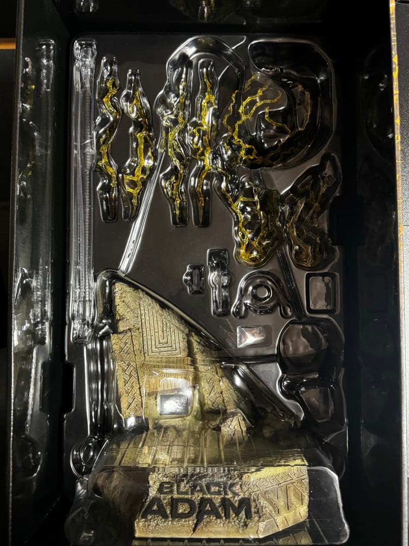 ホットトイズ　ブラックアダム(ゴールデンアーマー)DX31 中古美品