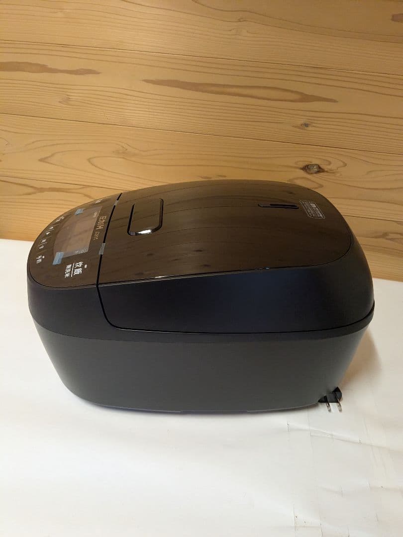 【未使用】TIGER　タイガー　炊飯器 JPV-C100 5.5合 圧力IH式