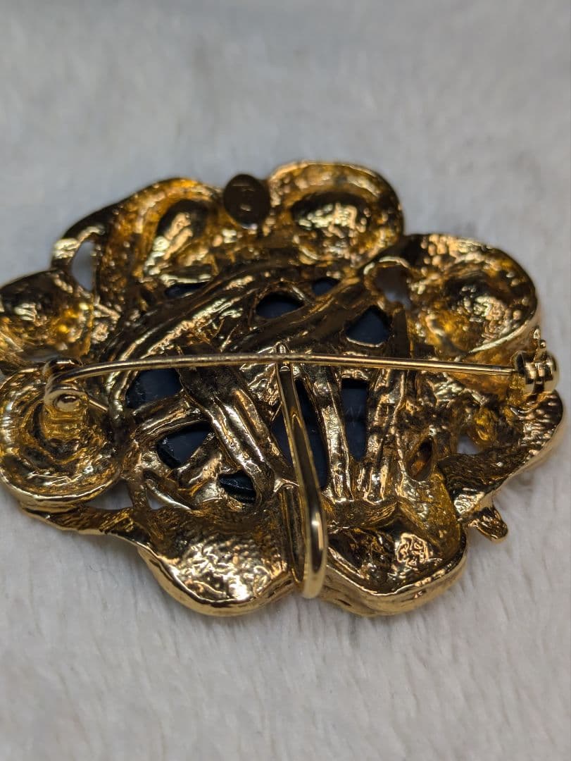 イヴ・サンローラン　ヴィンテージ　ブローチ　ペンダントトップ　グリポア