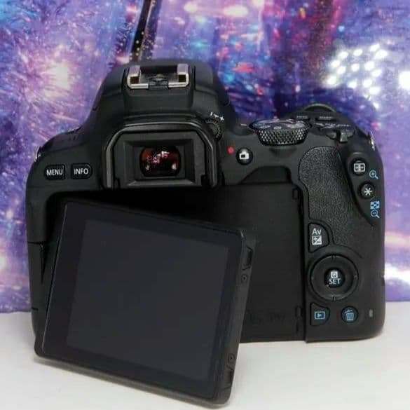 ❤Wi-Fi搭載！超高画質自撮りOK！キヤノン Kiss X9トリプルレンズ❤