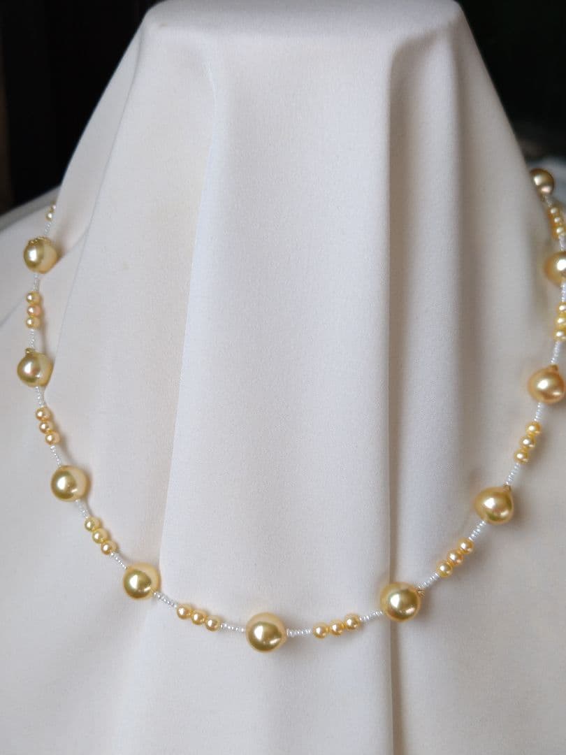 アコヤ真珠、あこやベビーパール　ゴールド(染)と、あこや砂芥子パール、オメガ風