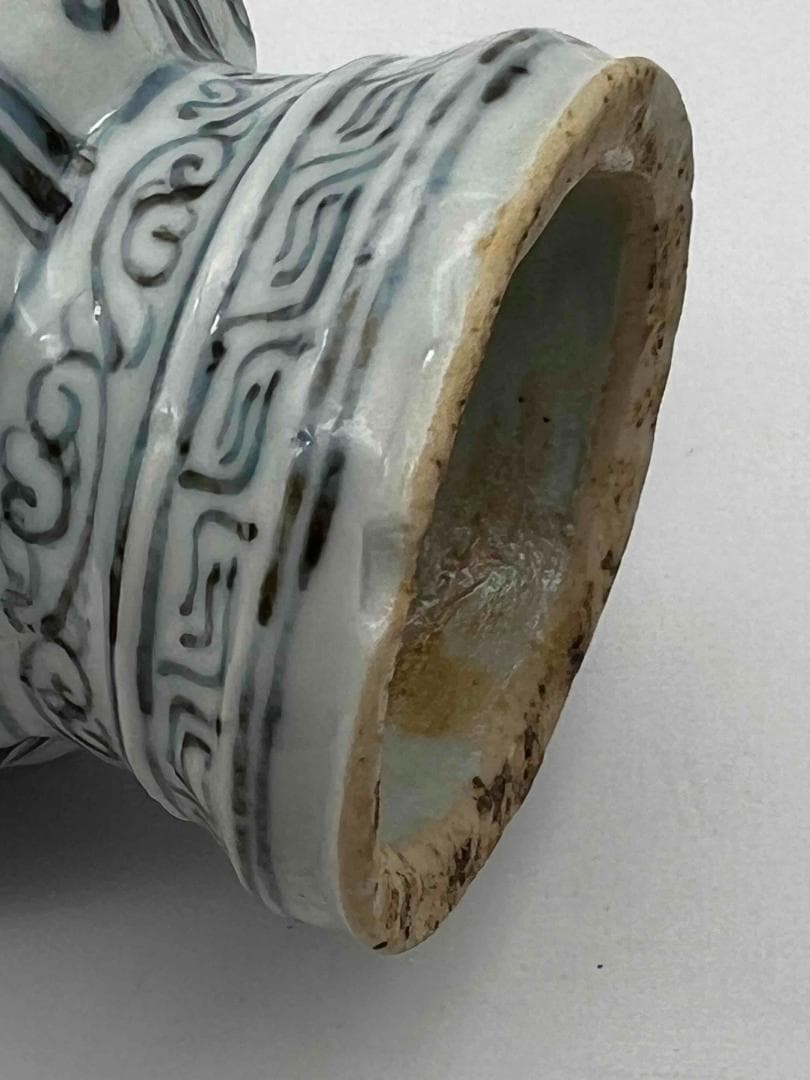 元時代 染付 青花花卉文双獸耳八楞瓶 【著名蒐集家家族旧蔵】(C-41)