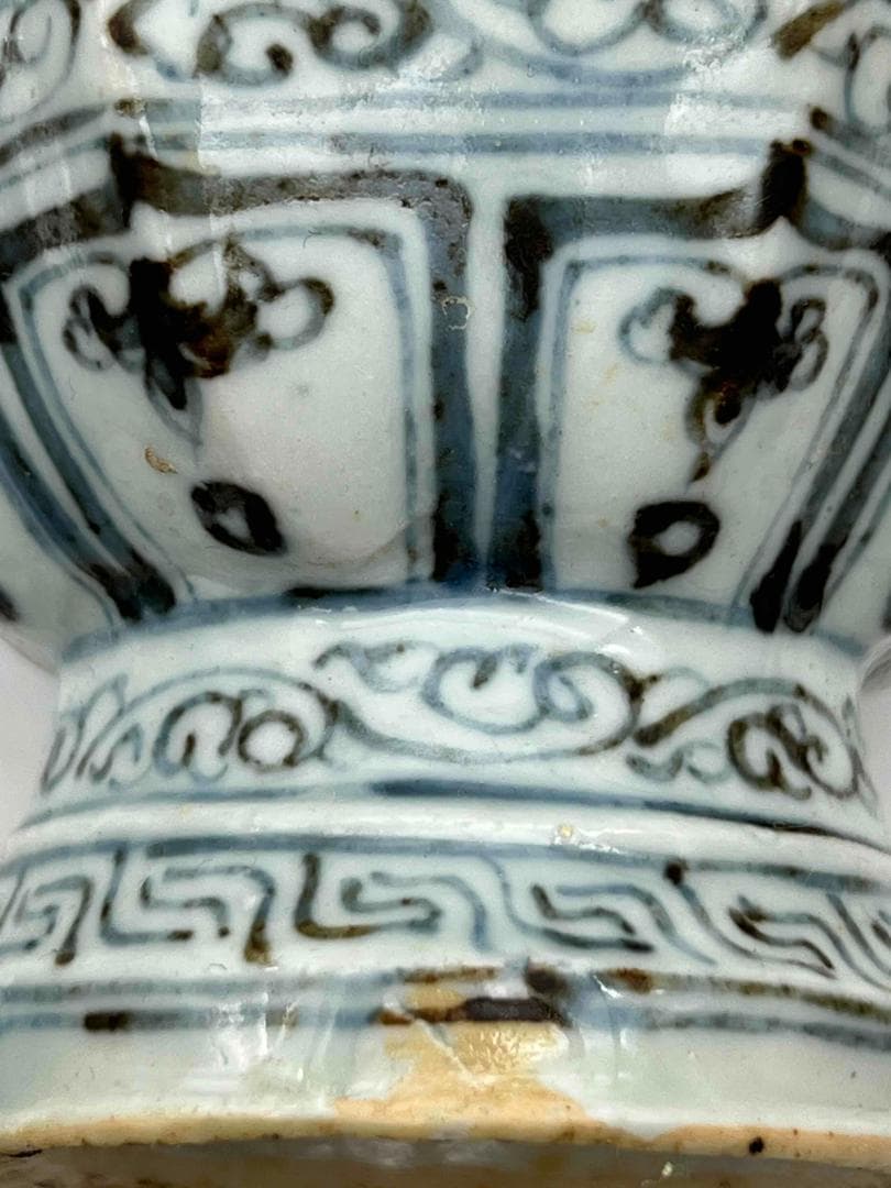 元時代 染付 青花花卉文双獸耳八楞瓶 【著名蒐集家家族旧蔵】(C-41)