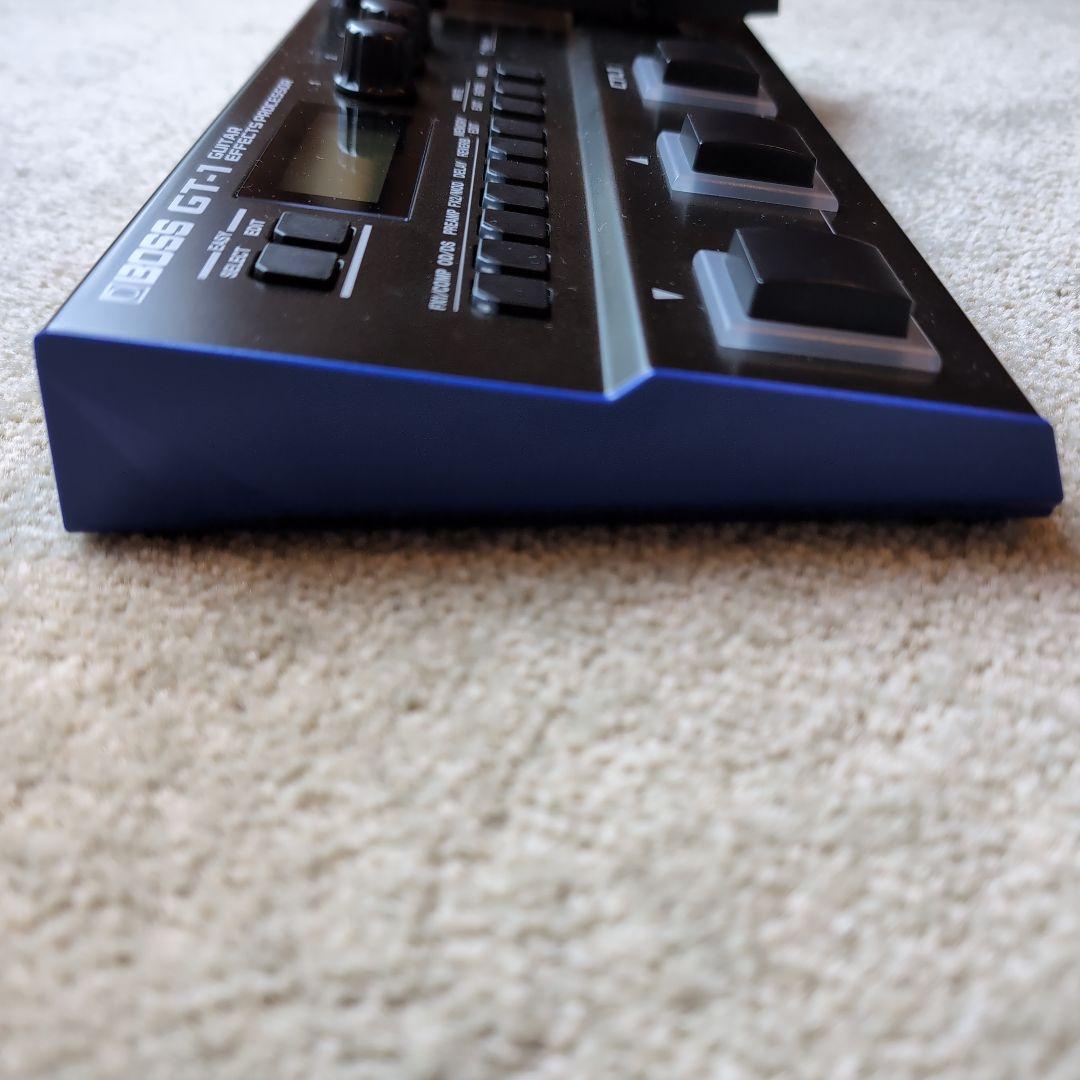 美品　BOSS GT-1 おまけ（解説本とACアダプター）付き