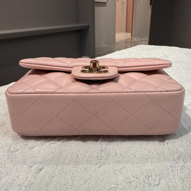 ミニラムスキン シングルフラップ シングルチェーンバッグ ピンク ゴールド金具