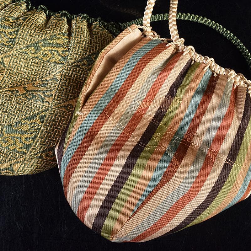 瀬戸焼　三代　山口錠鉄作　染付　肩衝茶入　三玄院長谷川大真師書付箱　MR7772