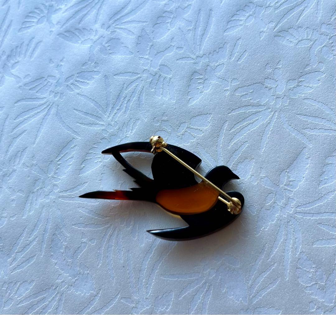 【再値引き】べっ甲　ツバメブローチ