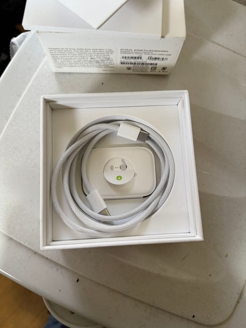 AirPods 本体 ホワイト 充電ケース付き