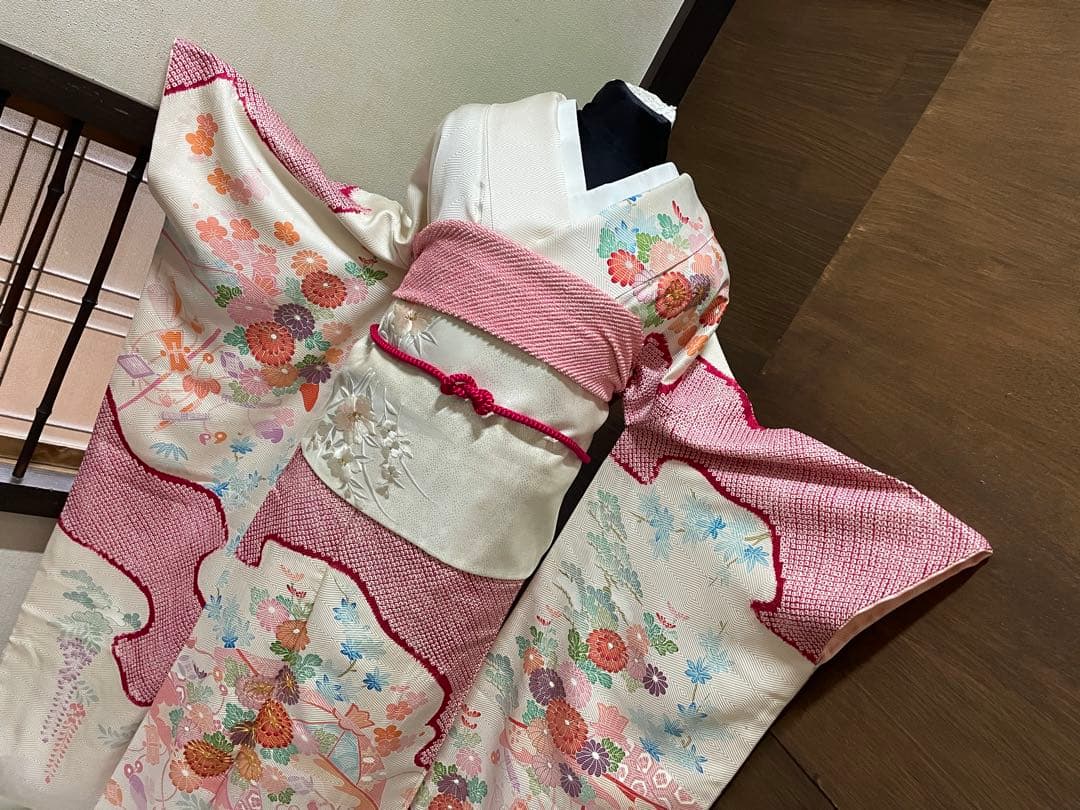 振袖 フルセット6点サイズM〜Ｌ駒刺繍　絞り　宝尽くし花文　金彩　正絹