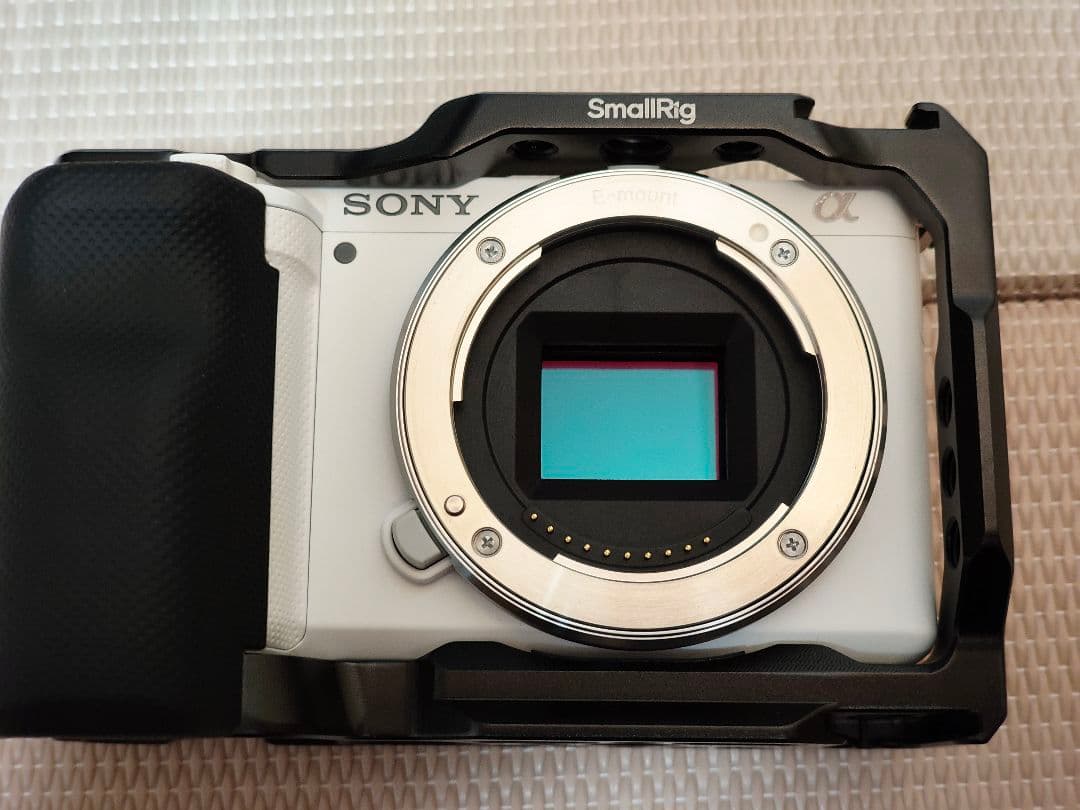 ミラーレスカメラ　SONY ZV-E10ボディ smallrig製リグ付き