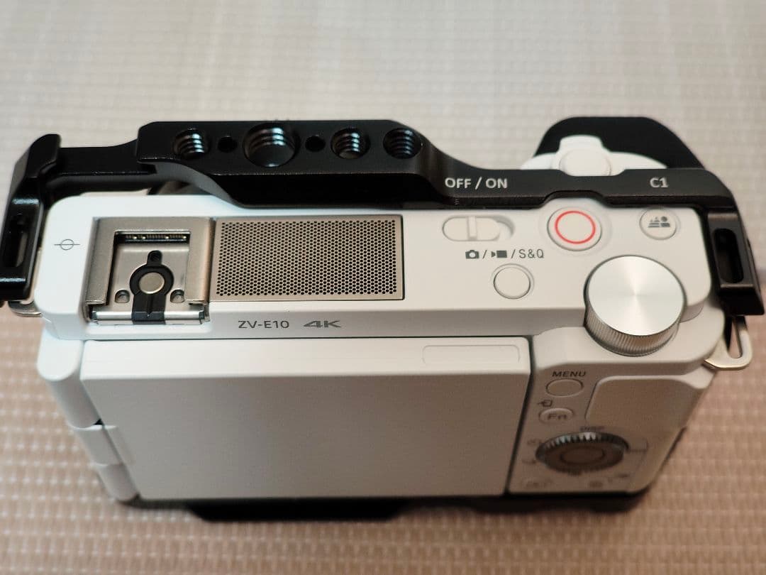 ミラーレスカメラ　SONY ZV-E10ボディ smallrig製リグ付き