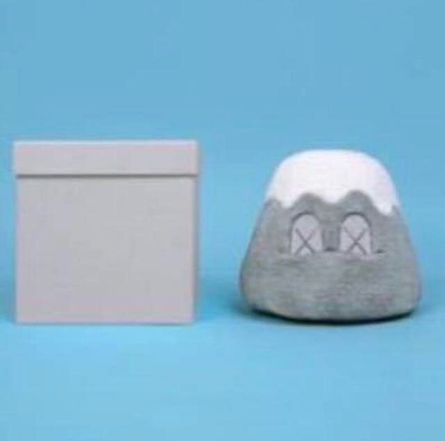 Kaws holiday Japan Tokyo first カウズ ホリデー