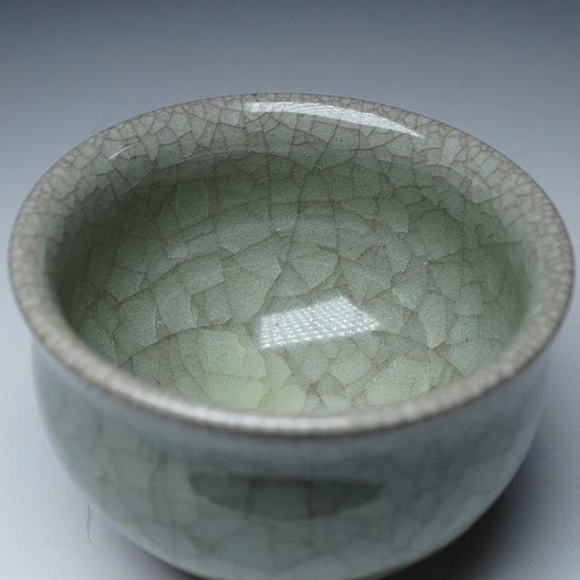 中島宏　青磁ぐい吞　共箱　人間国宝　酒器　鑑賞陶器　コレクション