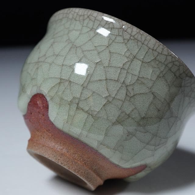 中島宏　青磁ぐい吞　共箱　人間国宝　酒器　鑑賞陶器　コレクション