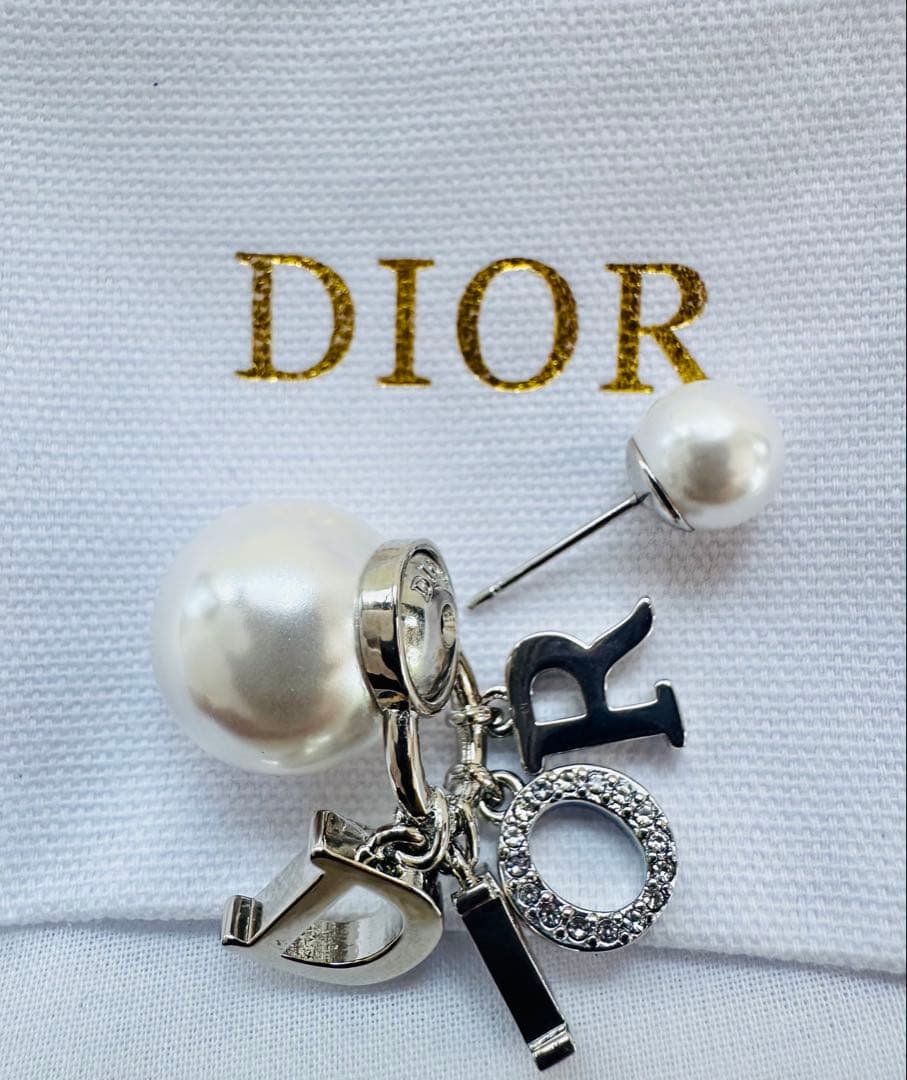 【極美品】DIOR TRIBALES ピアス レジンパール ロゴチャーム