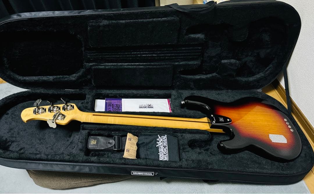 ベース MUSIC MAN Retro 70s StingRay