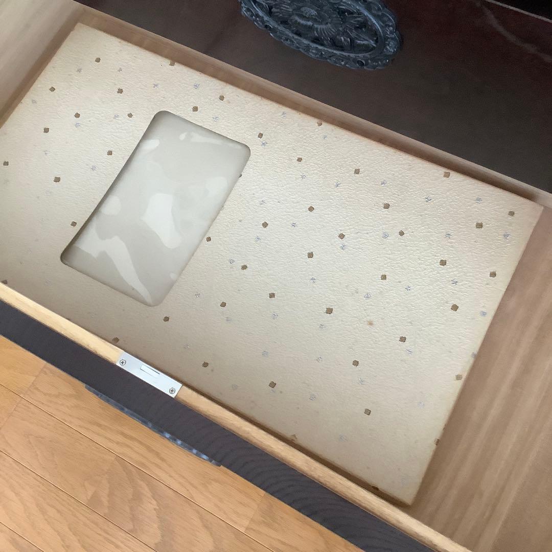 伝統的な木製の和ダンス