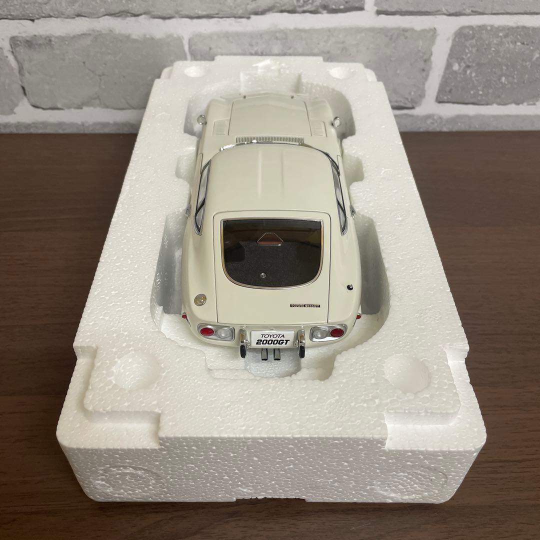 AUTOart トヨタ2000 GT クーペ 1/18 ホワイト
