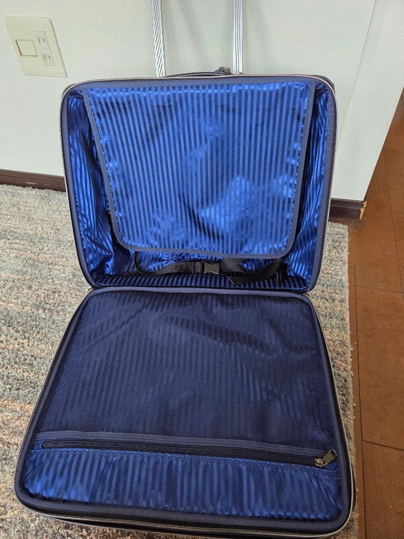 LEXUSレクサス ビジネスキャリーバッグ トロリーケース 黒レザー　鍵付き