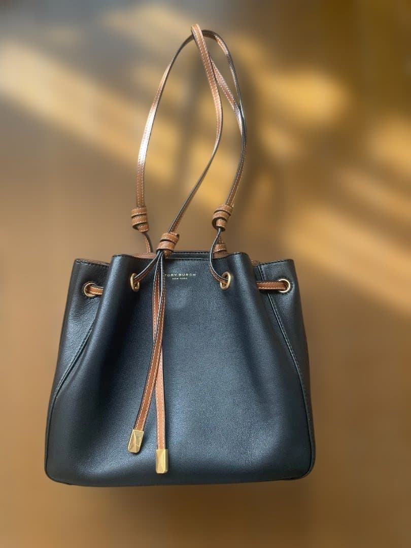 トリーバーチ　ブラック　レザー　ショルダーバッグ