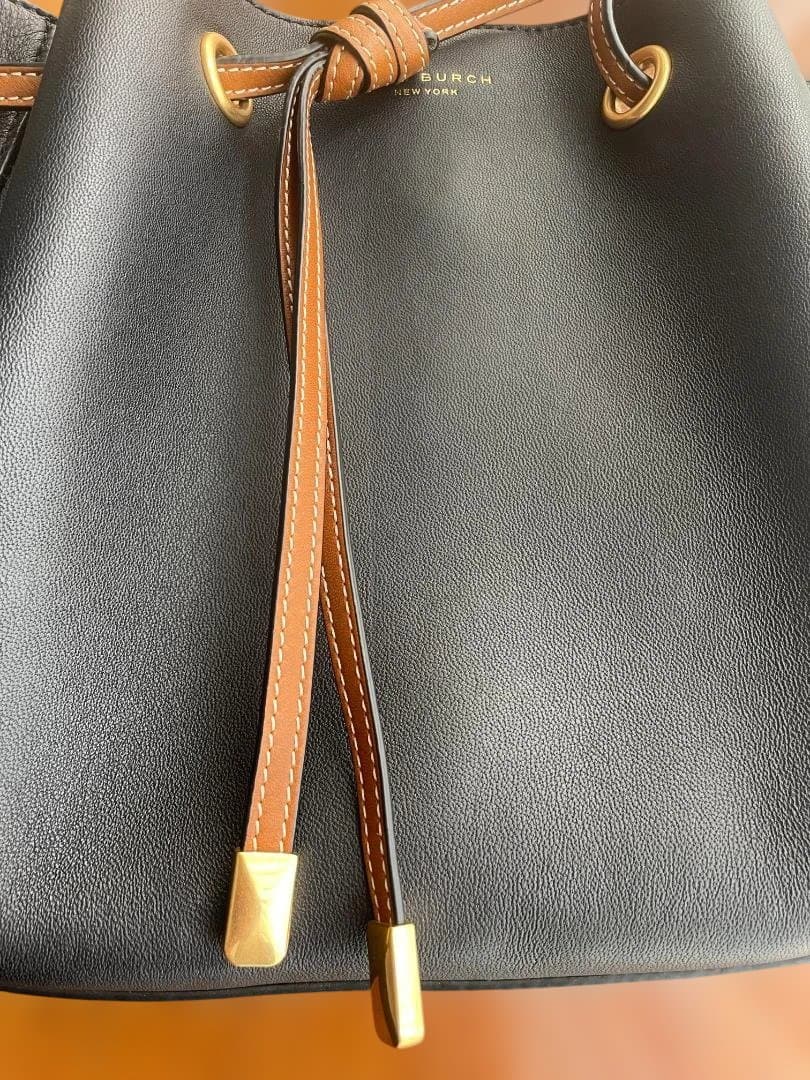 トリーバーチ　ブラック　レザー　ショルダーバッグ