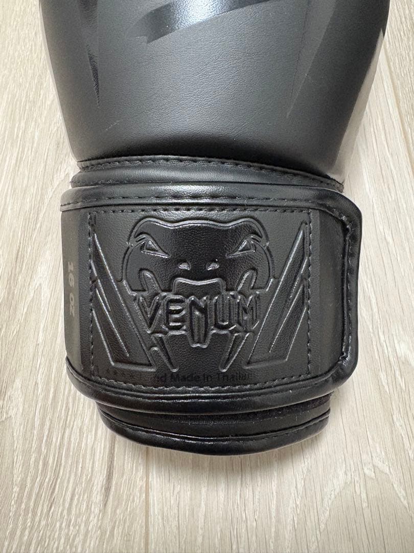 Venum ボクシンググローブ ブラック　16オンス