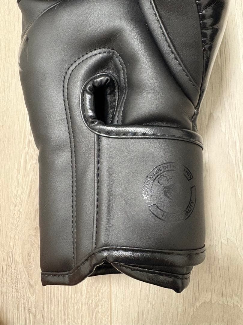 Venum ボクシンググローブ ブラック　16オンス