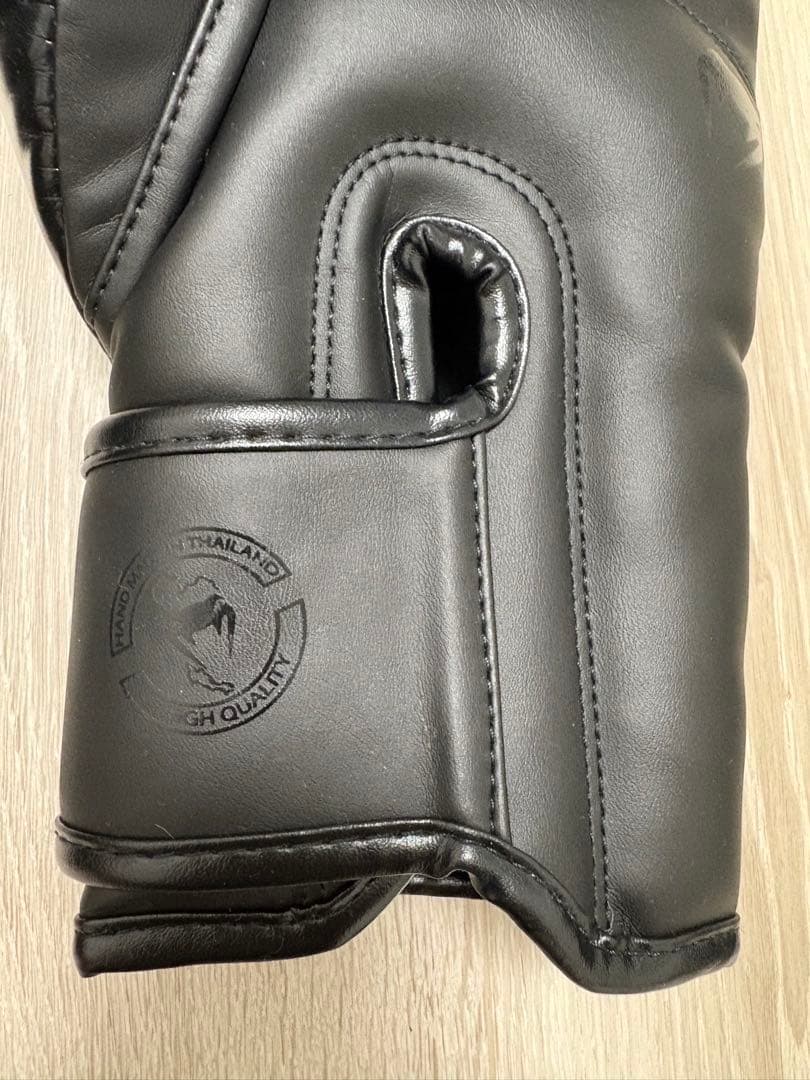 Venum ボクシンググローブ ブラック　16オンス