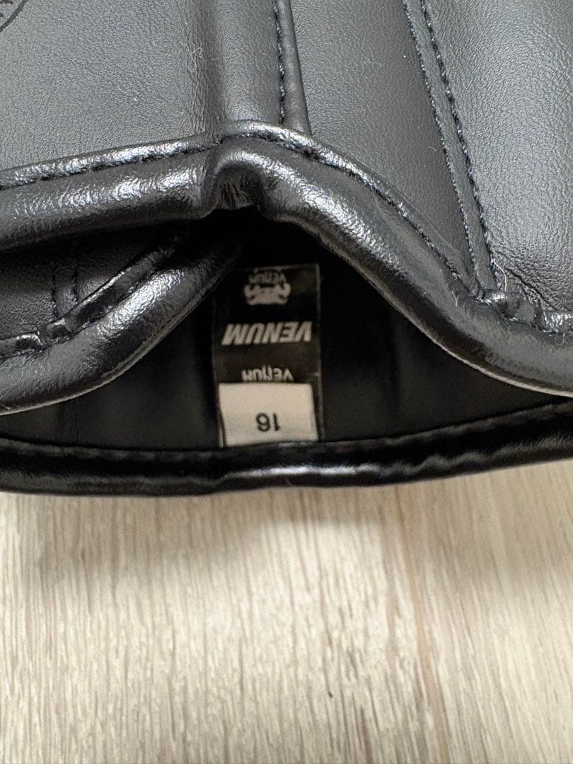 Venum ボクシンググローブ ブラック　16オンス