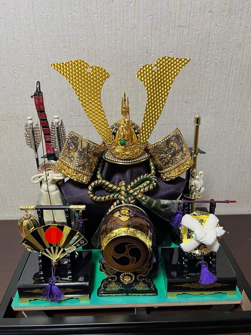 ５月節句　アクリルケース入り兜飾り