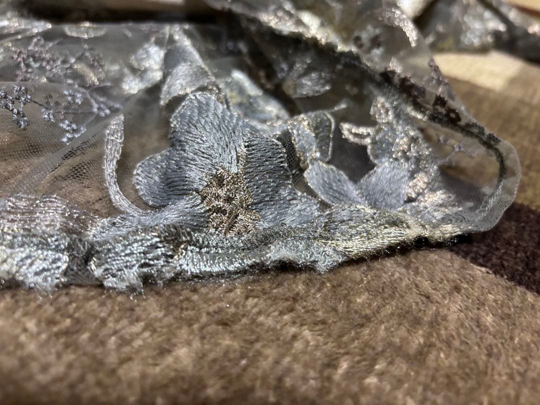 kana 花柄刺繍ドレス