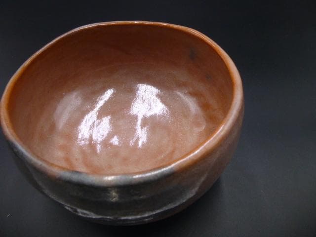 楽吉衛衛門　十二代　弘入　赤茶碗／共箱・共布／楽吉衛衛門　十三代　惺入極め箱