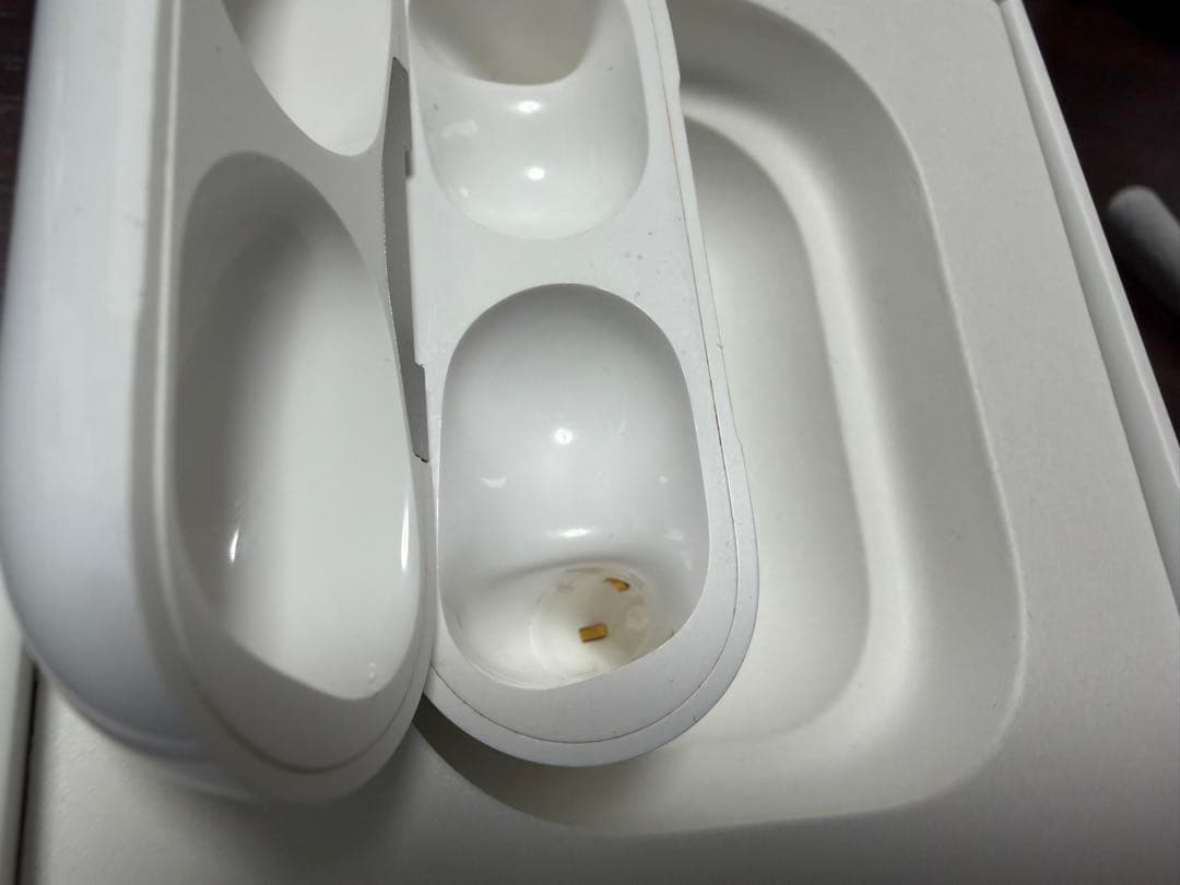 AirPods Pro（第2世代）本体 ホワイト 充電ケース付き