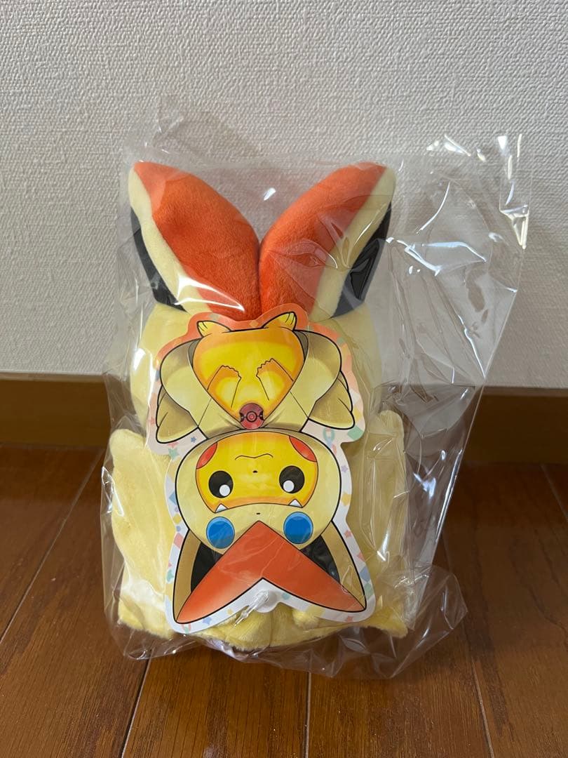 ビクティニポンチョのピカチュウ　ぬいぐるみ　タグ付き