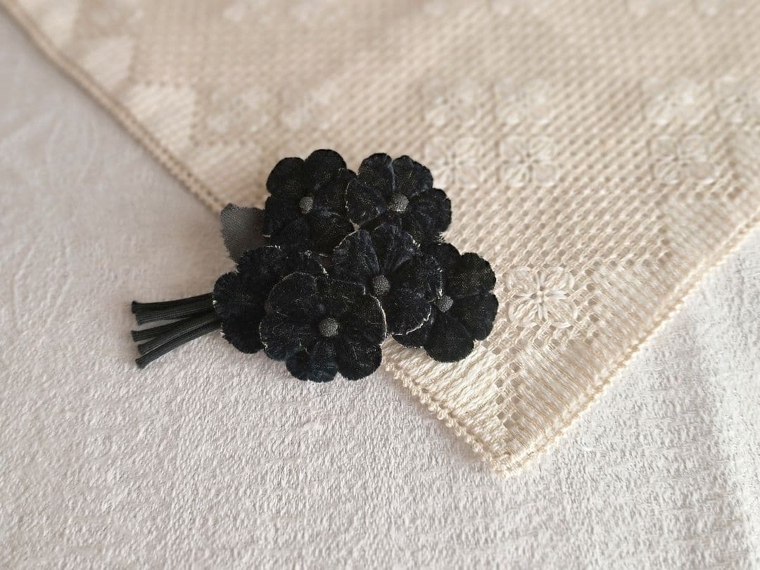 * vintage flower ❀ * シックな布花の コサージュ
